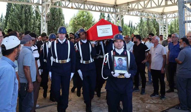 Hayatını Kaybeden Asker toprağa verildi