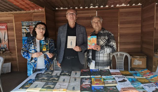 Kırşehirli yazarlar kitap fuarında okuyucularla buluştu