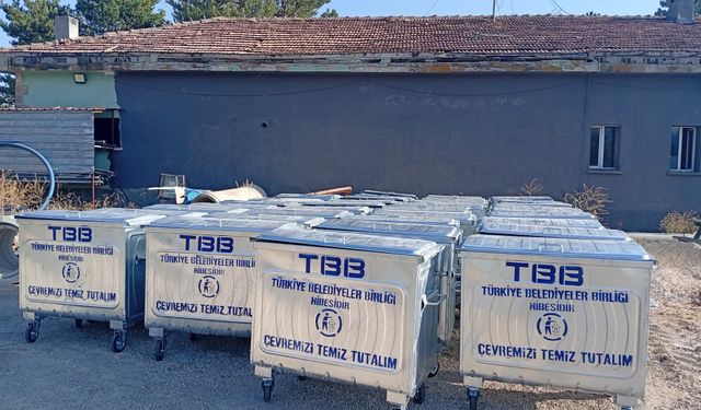 Belediyeye 35 adet çöp konteyneri hibe edildi