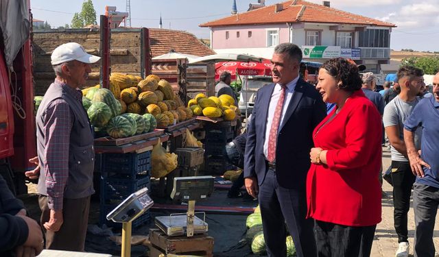 AK Parti Heyeti Akçakent’te esnafla buluştu