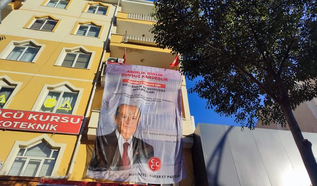 Şehrin dört bir yanına afişler asıldı!