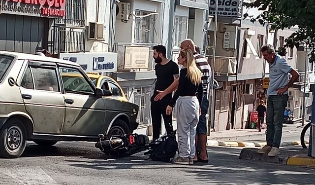 Otomobil ile elektrikli bisiklet çarpıştı, 2 kişi yaralandı