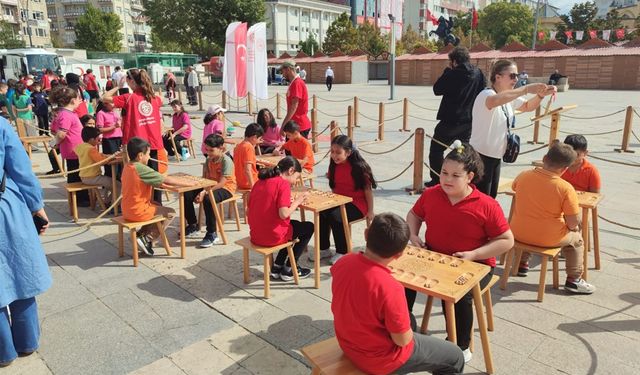 Cacabey Meydanı’nda geçmişin renkli oyunları canlandı