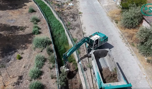 DSİ Çiçekdağı’nda taşkın kanalını temizliyor!