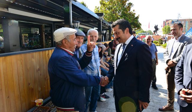 “Beni Dinle Valim” diyerek yüreğini bozlakla açtı
