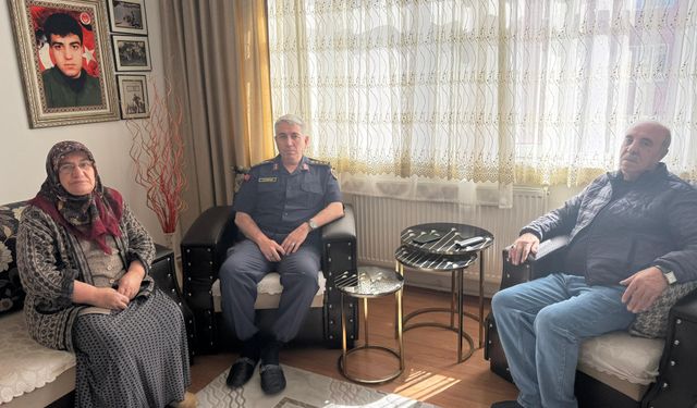 Jandarma Komutanı Yıldırım, Şehit Ailesiyle bir araya geldi