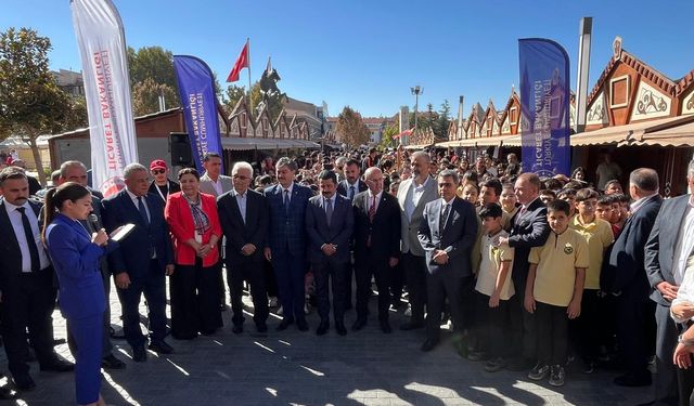 Kırşehir’de kitap ve kültür rüzgarı: Ahi Kitap Fuarı görkemli açılışla başladı