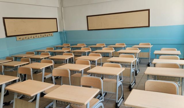 Mucur’da 560 sıra yenilendi, öğrenciler rahat etti!