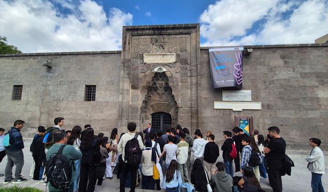 Tıp Fakültesi öğrencileri geçmişten günümüze yolculuk yaptı