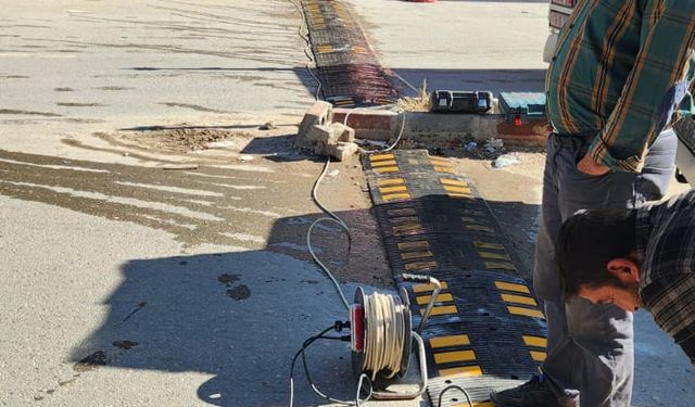 Mucur’da okul önüne yol kasisleri kuruldu