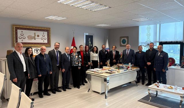 Ahilik 365 Günlük Uygulama için masada!