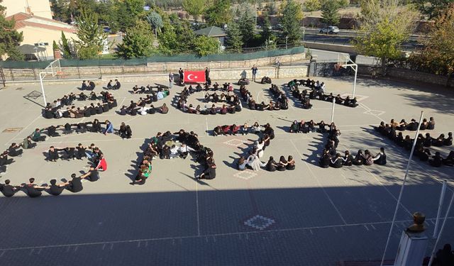 Kırşehirli öğrenciler farkındalık hareketine katıldı