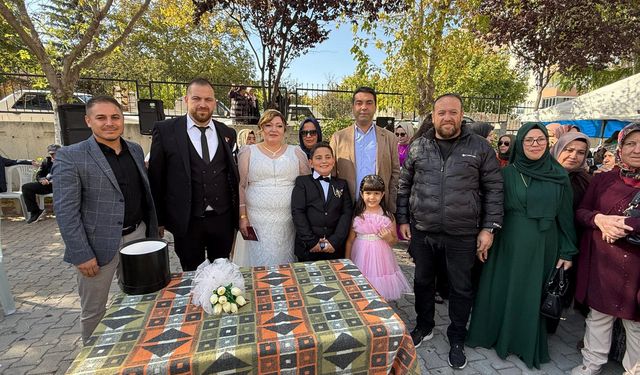 Demirci, genç çiftlerin mutluluğuna ortak oldu