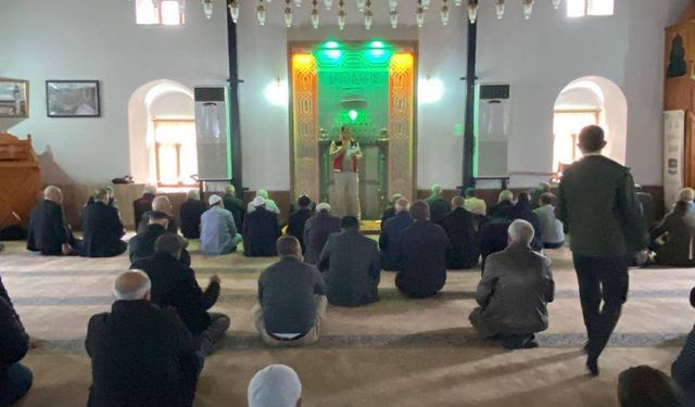 Aile destekleri ve sosyal hizmetler cami cemaatiyle paylaşıldı