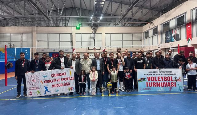 Cumhuriyet Bayramı coşkusu Çiçekdağı’nda sahalarında yaşandı