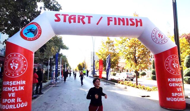 Cumhuriyetin 102. Yılı’na özel kros koşusu heyecanı yaşandı