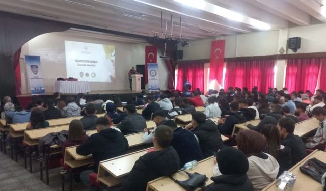 Kırşehir Emniyeti'nden gençliğe uzanan kritik el