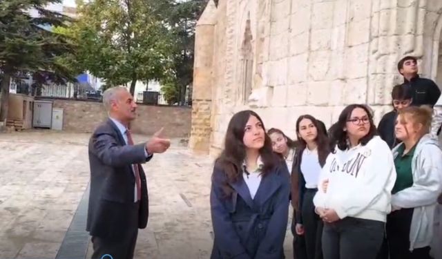 Lise öğrencileri Cacabey Camisi'nin gizemli tarihiyle buluştu!