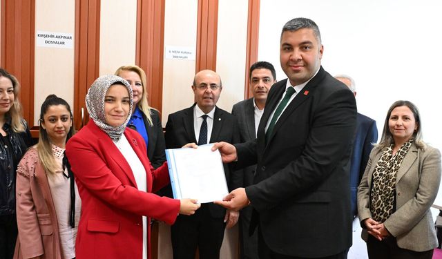 Yağmur, mazbatasını aldı