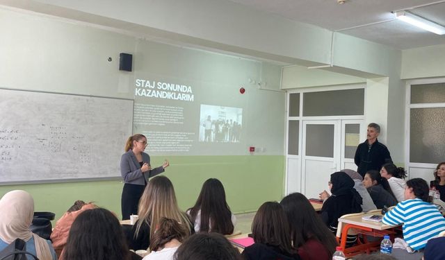 YBS öğrencileri staj deneyimlerini paylaştı, gelecek kariyerler şekillendi