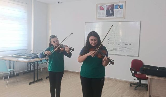 “Hürriyet Keman Korosu” çalışmalarını sürdürüyor