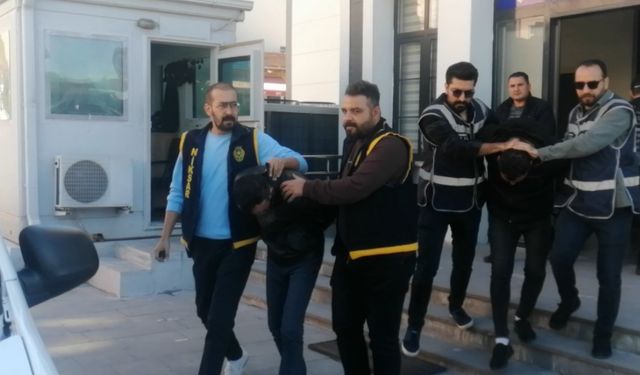 Kendilerini Polis Olarak Tanıtan Dolandırıcılar Tutuklandı