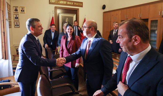 Ekicioğlu, CHP Genel Başkanı Özel ile bir araya geldi