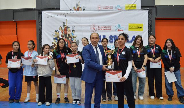 Kırşehir’de Yıldızlar Hentbol finali nefes kesti