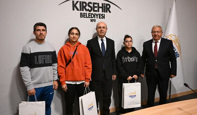 Kırşehir’in yıldızları başarılarını başkanla paylaştı