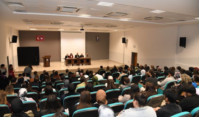 Öğretmenlik mesleği akademik ışıltıyla anlatıldı