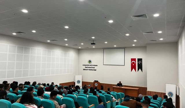 Prof. Dr. Hatipoğlu, akademik deneyimlerini öğrencilerle paylaştı