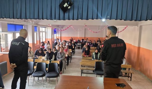 Velilere afet bilinci aşılandı