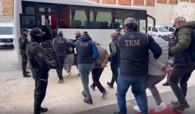 10 şüpheli tutuklandı, 20 bin dolar ele geçirildi