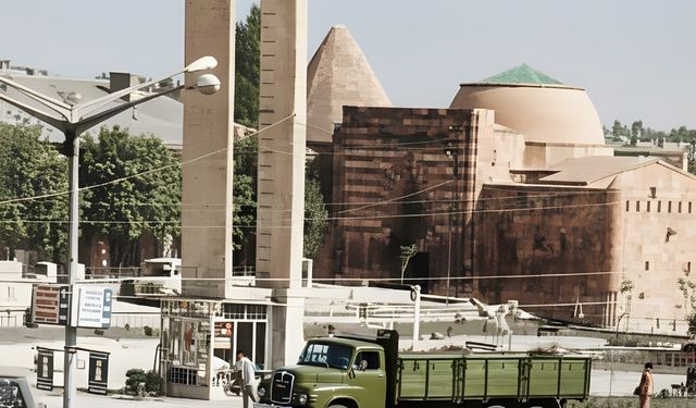 Eski bir meydan fotoğrafı!