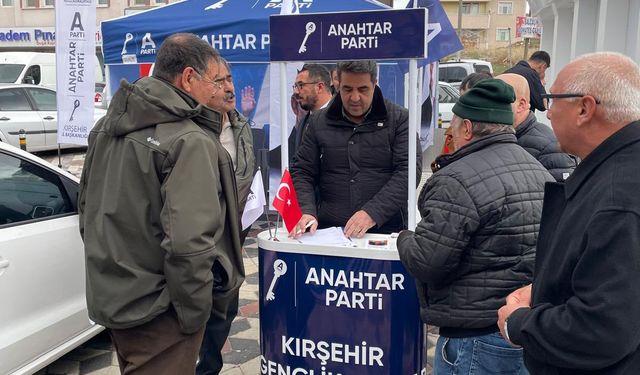 Anahtar Parti Mucur’da üyelik standı açtı