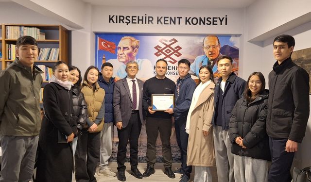 Kazakistanlı öğrenciler Kırşehir’de ülkelerini tanıttı