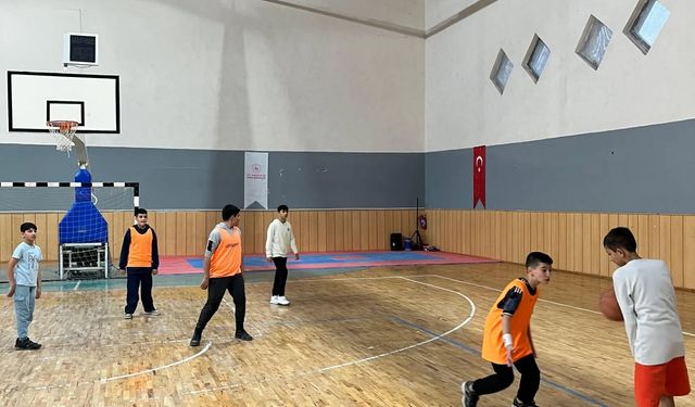 Mucur’da basketbol heyecanı sürüyor