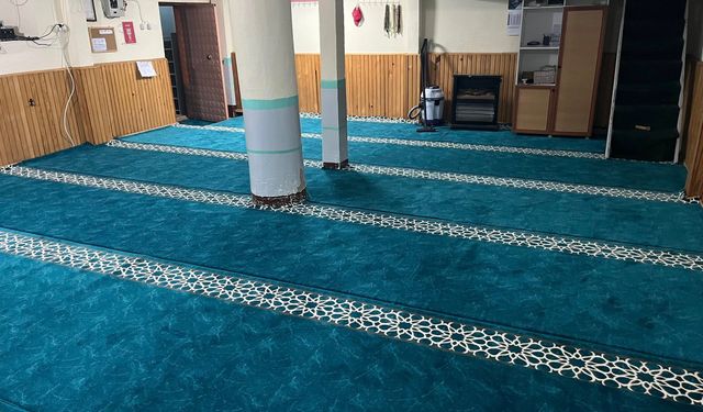 Güllühüyük Köyü Cami halıları yenilendi