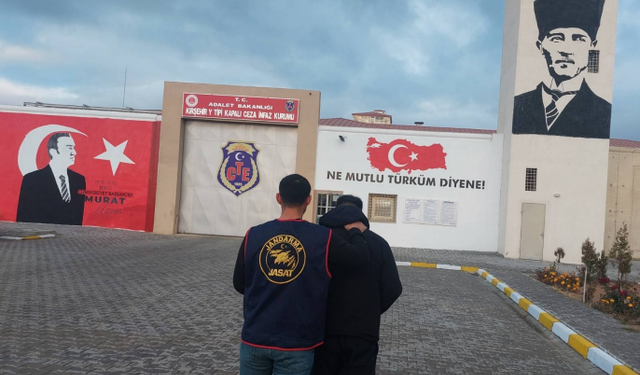 Kırşehir Jandarması Aranan Şahısı Yakalayarak Cezaevine Teslim Etti