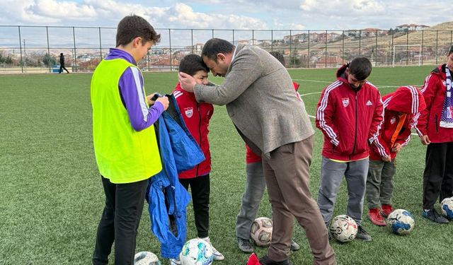 Başkan Hakanoğlu’ndan U13 Altyapı sporcularına motivasyon desteği
