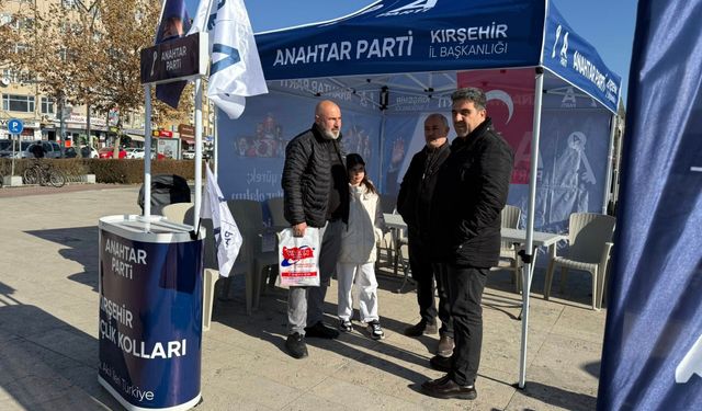 Cacabey Meydanı’nda Anahtar Parti hareketliliği başladı