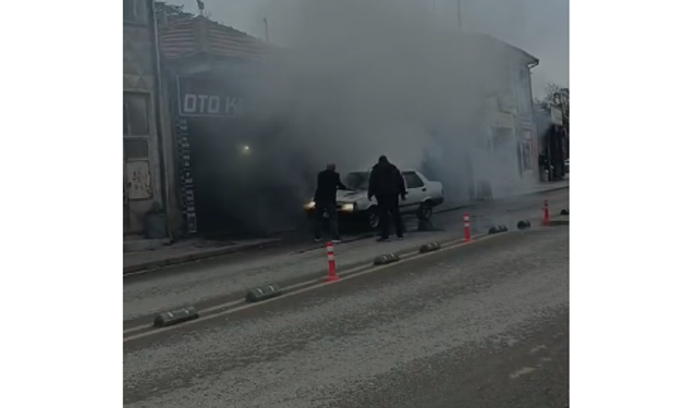 Kırşehir’de seyir halindeki otomobil aniden alev aldı!