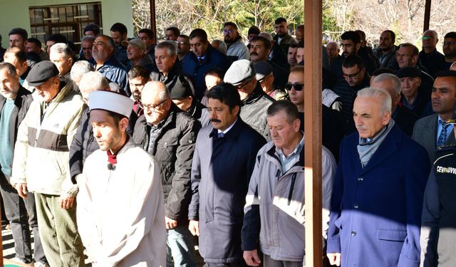 Vali Demiryürek, Şehit Babasının Cenaze Namazına Katıldı