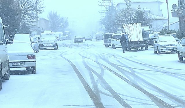 Kırşehir’in dağları beyaz örtüyle kaplandı