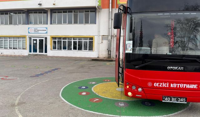 Kırşehir Gezici Kütüphanesi öğrencilerle buluştu