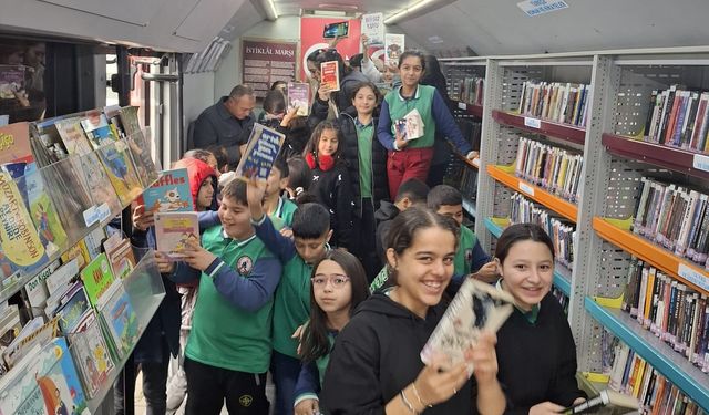 Kırşehir’de gezici kütüphane öğrencilerle buluştu