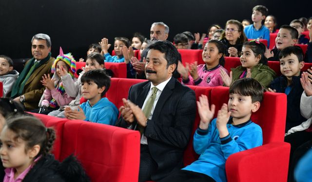 Perde çocuklar için açıldı: Vali Demiryürek heyecana ortak oldu