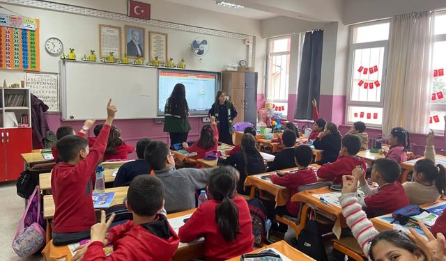 Kırşehir’de Minik Öğrencilere Yeşilay’dan Teknoloji Bağımlılığı Eğitimi