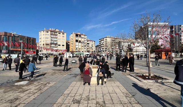 Sıcak hava Cacabey Meydanı’nda canlandı