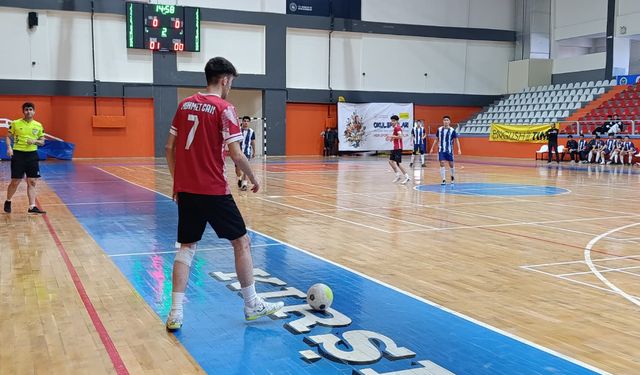 Kırşehir Spor Salonu’nda futsal hareketliliği